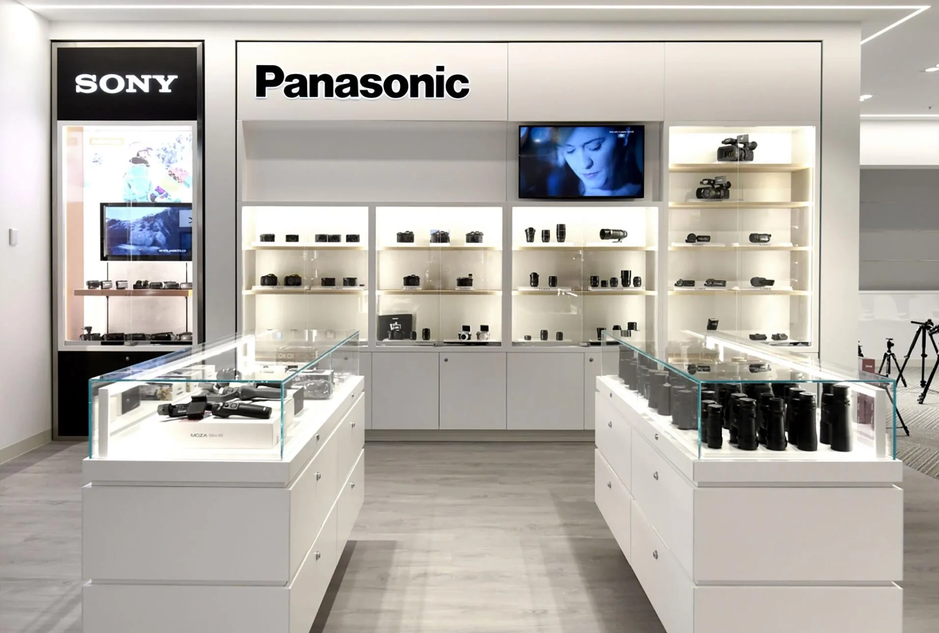 Camera Store Design Displays – custom retail display image 2