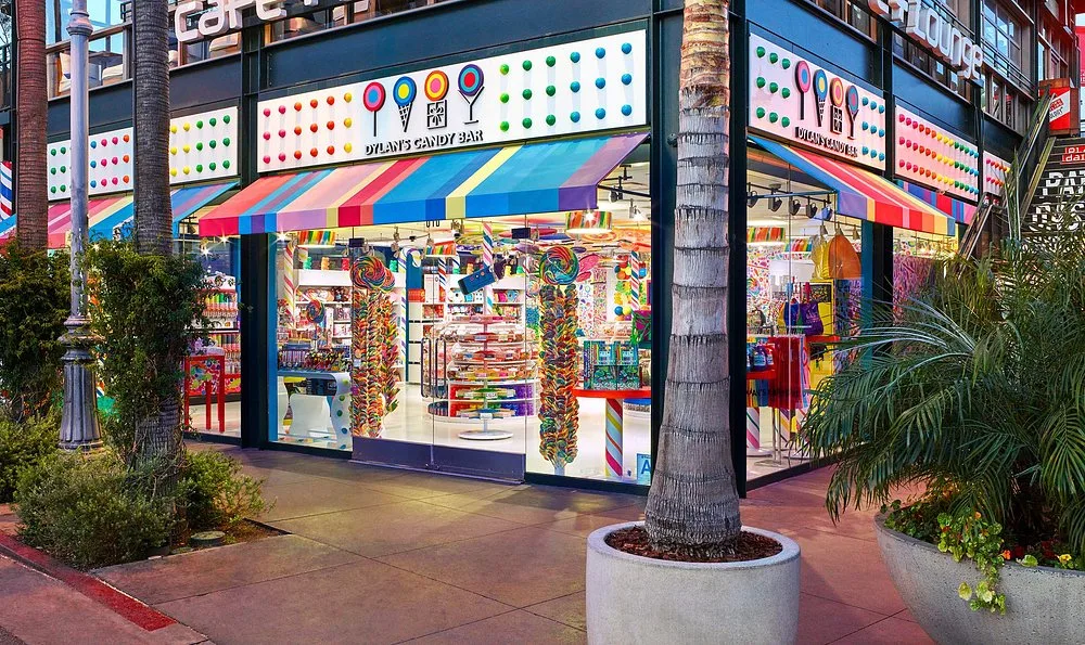News Insights – custom retail display image 2