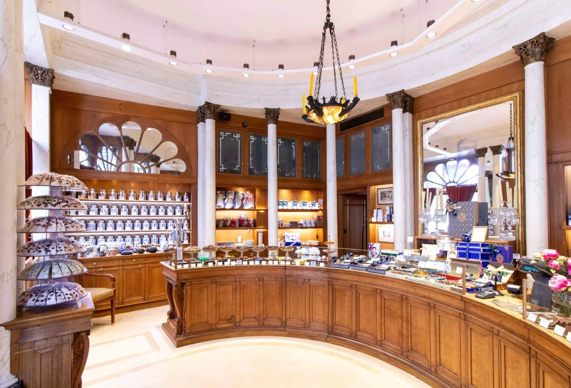 Chocolate Display | Shop Design, Decoration Fixtures – custom retail display image 3