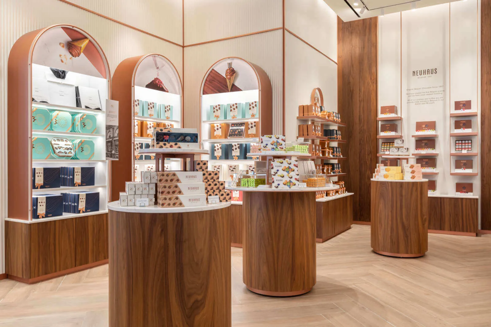 Chocolate Display | Shop Design, Decoration Fixtures – custom retail display image 5