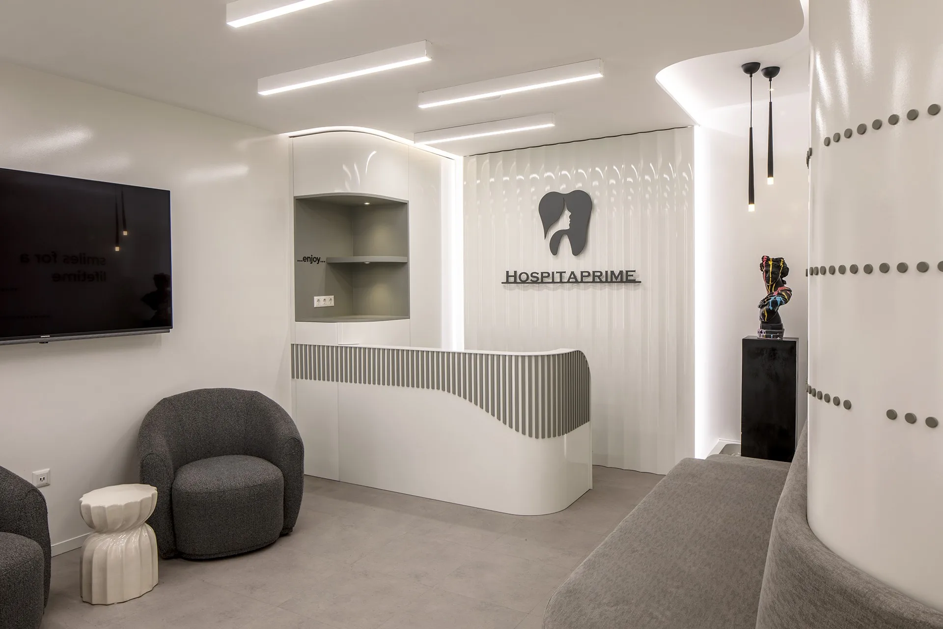 Clinic Medical Offices Design, Furniture Decorations – Home-style warm clinic with large LED lights and soft sofas and seats