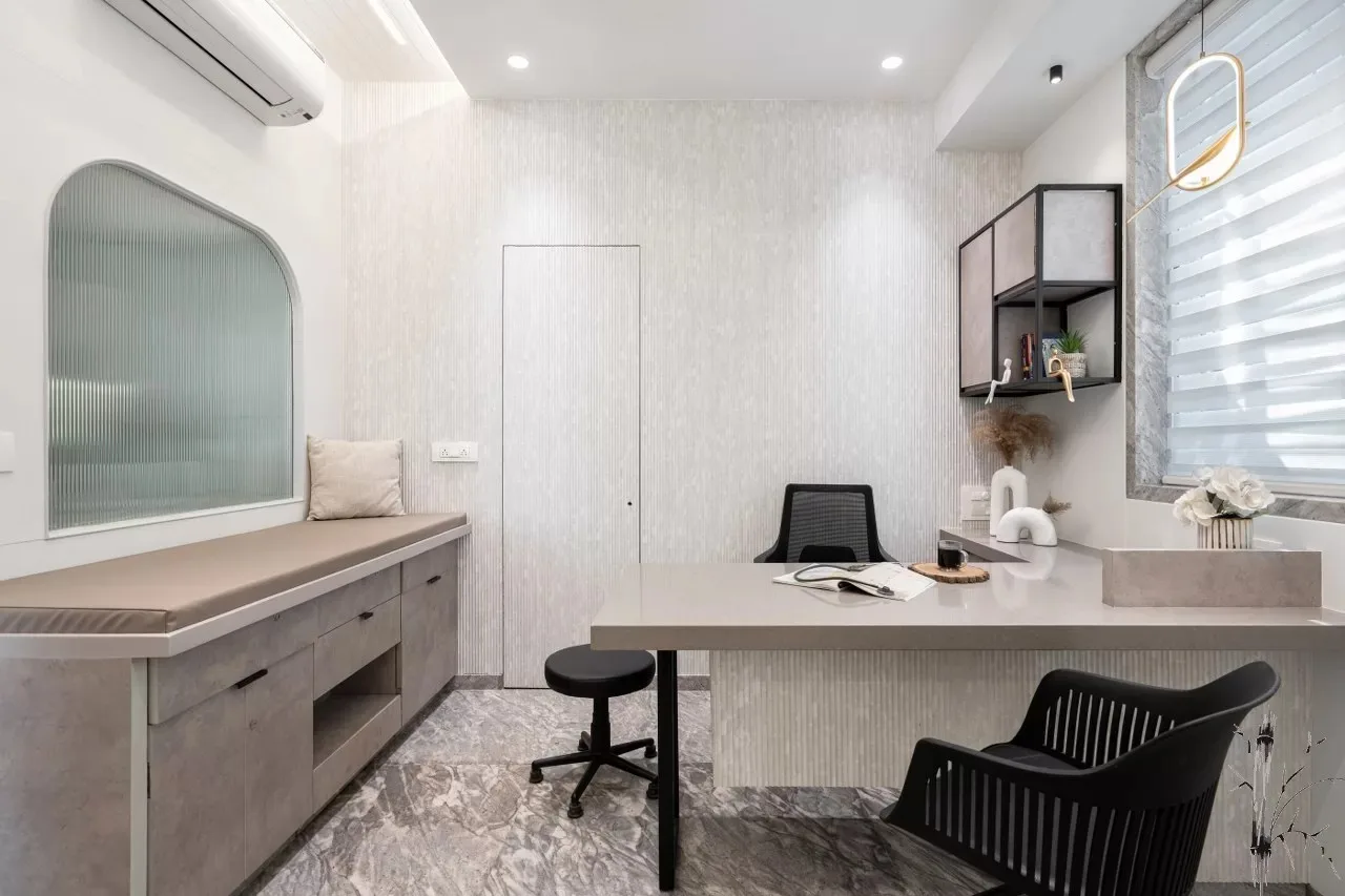 Clinic Medical Offices Design, Furniture Decorations – Home-style warm clinic with large LED lights and soft sofas and seats