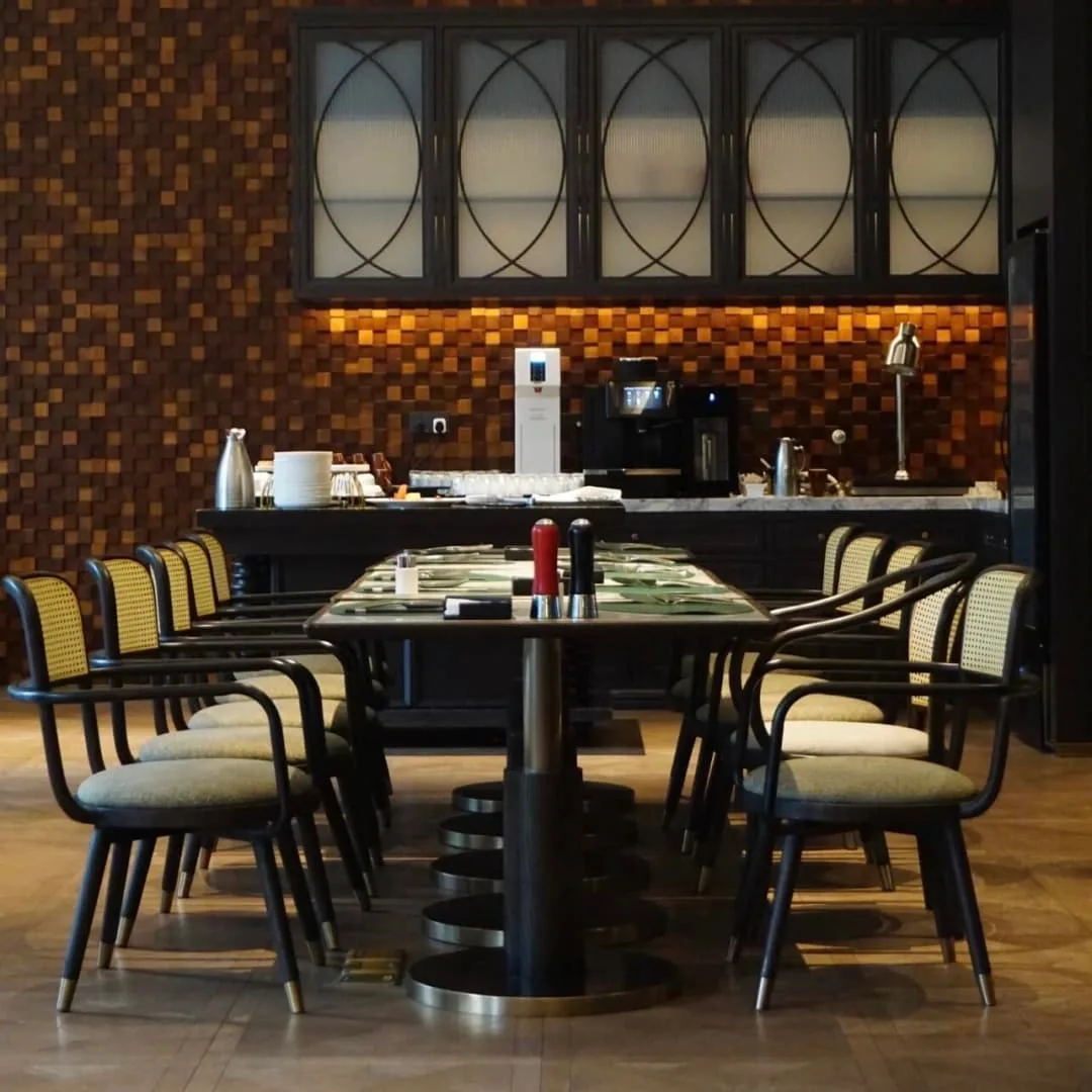 Restaurant Bar Interior Design | Hospitality Designer – Warm Natural‑Vintage Space with Greenery & Soft Lighting Dinner Resta