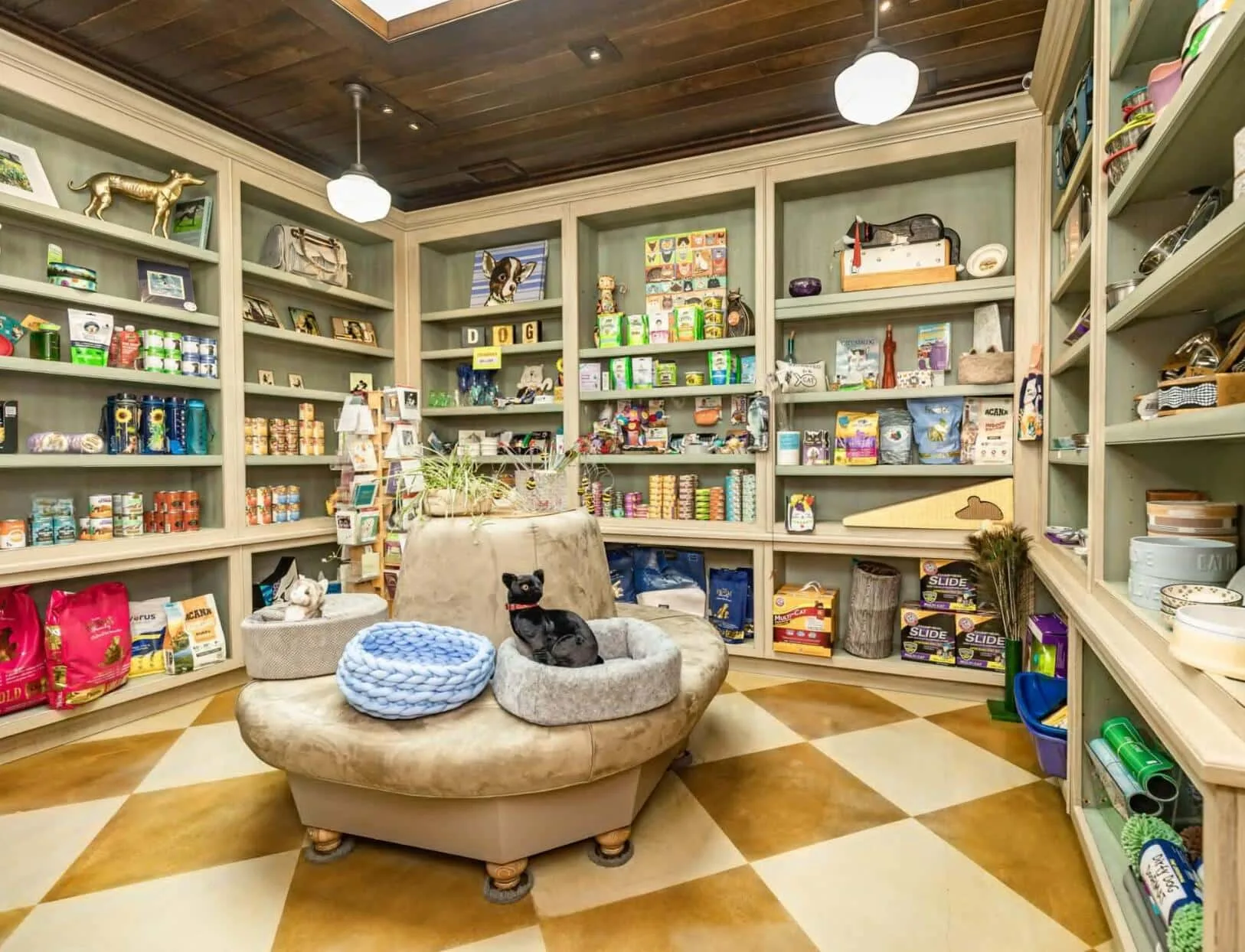 Pet Shop Design, Displays Shelving Fixtures – Warm pet shop design with unique display toy for pet round tree display showcas