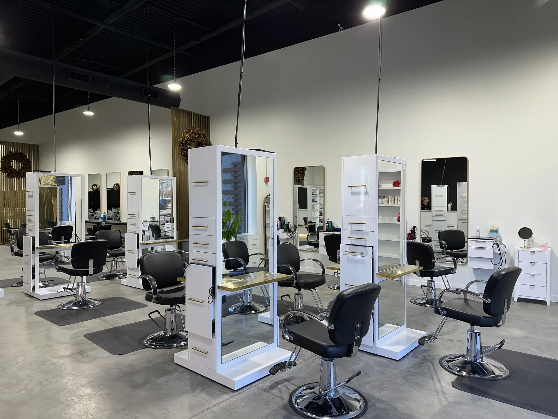 Double-Sided Barber Salon Styling Stations With Mirror – custom retail display image 50