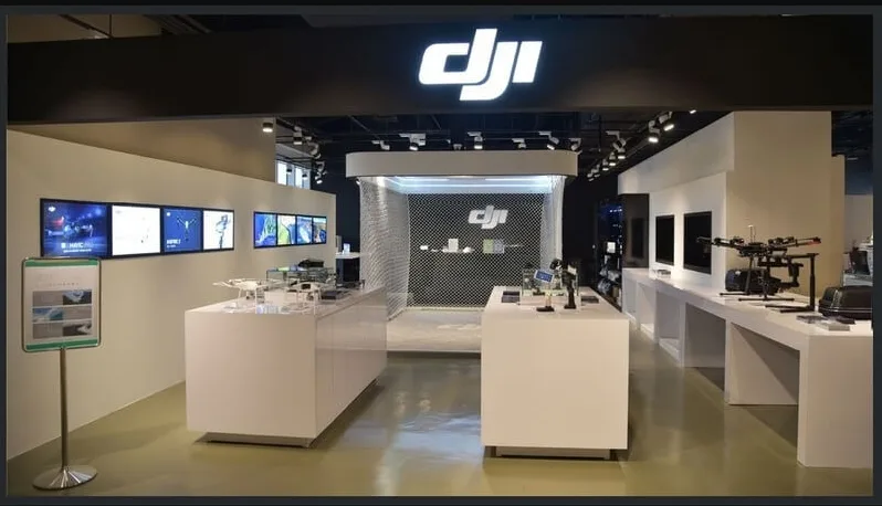 Drone Store Design, Displays Table Furniture – Insta360 drone store design with interior displays & furniture image 5