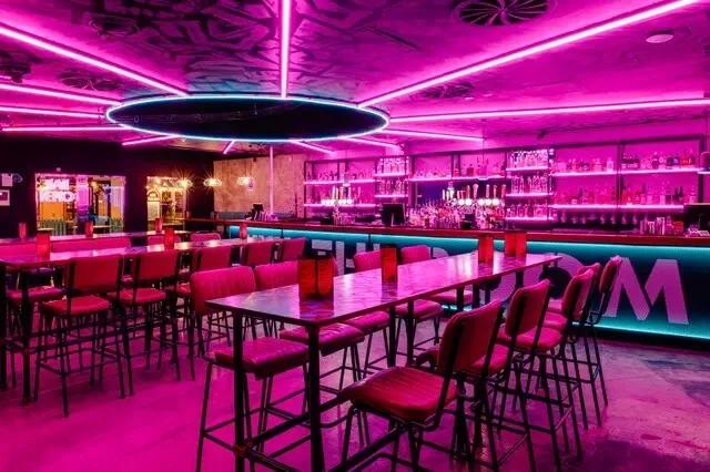 Hookah Lounge Design, Shisha Bar Counters, Displays Furniture – Distinct Curved Bar Design Builds an Atmospheric Hookah Loung