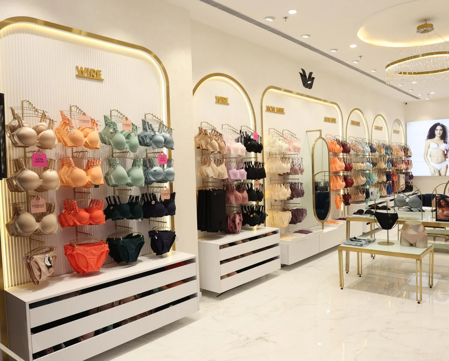 Lingerie Shop Design, Displays Store Fixtures – custom retail display image 3