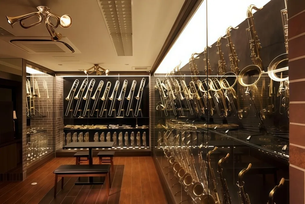 Classical Style Music Store Design High-end Wall Cabinets and Display Tables