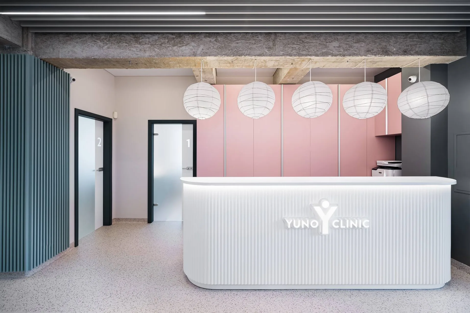 Pediatric Clinic Design, Furniture Decorations – Charming circular-themed children’s clinic design with arc-shaped reception