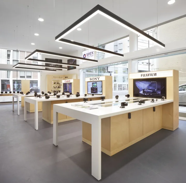 Camera Store Design Displays – custom retail display image 4