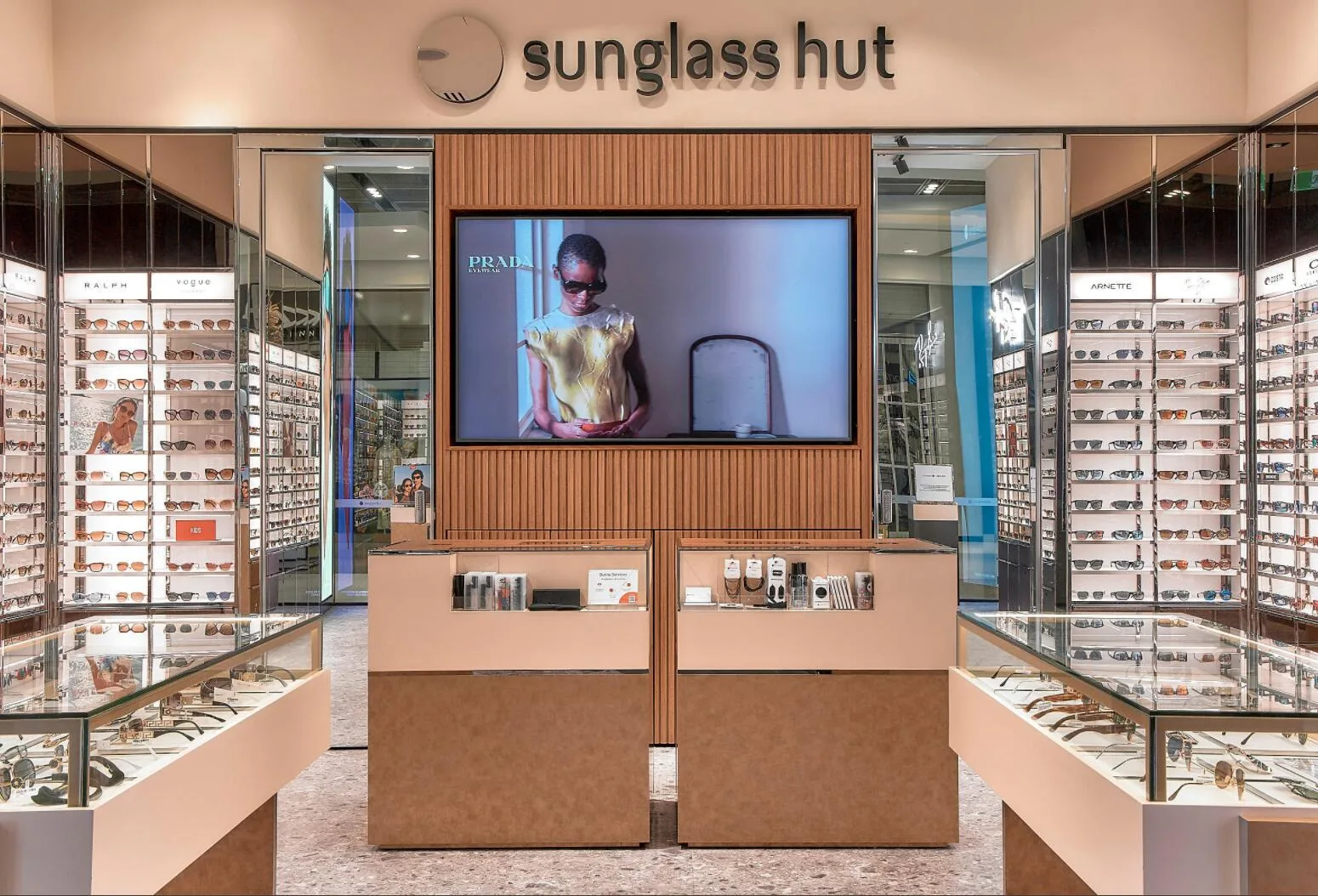 Sunglasses Shop Design, Displays Decoration – custom retail display image 3