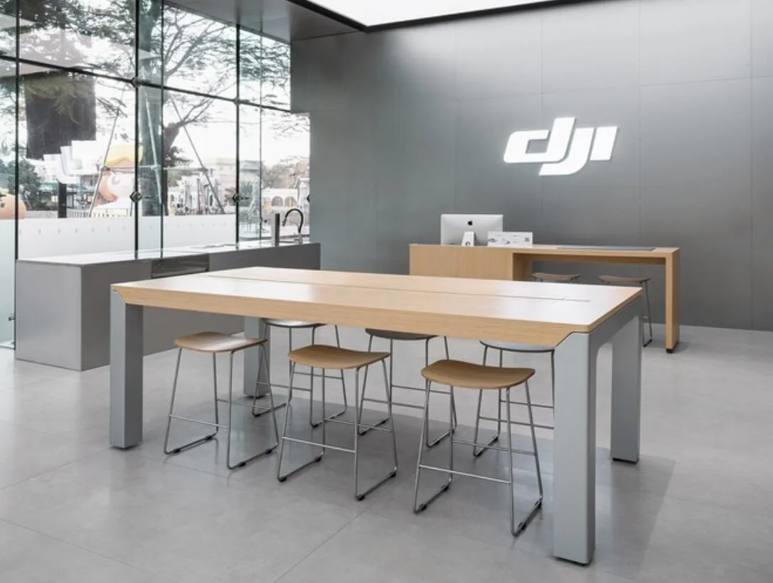 Drone Store Design, Displays Table Furniture – Insta360 drone store design with interior displays & furniture image 3