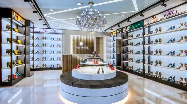 Metal Frame Display Cases | Retail Glass Showcases Counters – Jewelry display showcase in jewelry stores with black or white