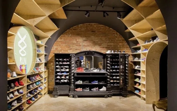 Sneaker Shop Design Retail Store Fixtures – Retro and futuristic sneaker store design wooden wall cabinets with unique design