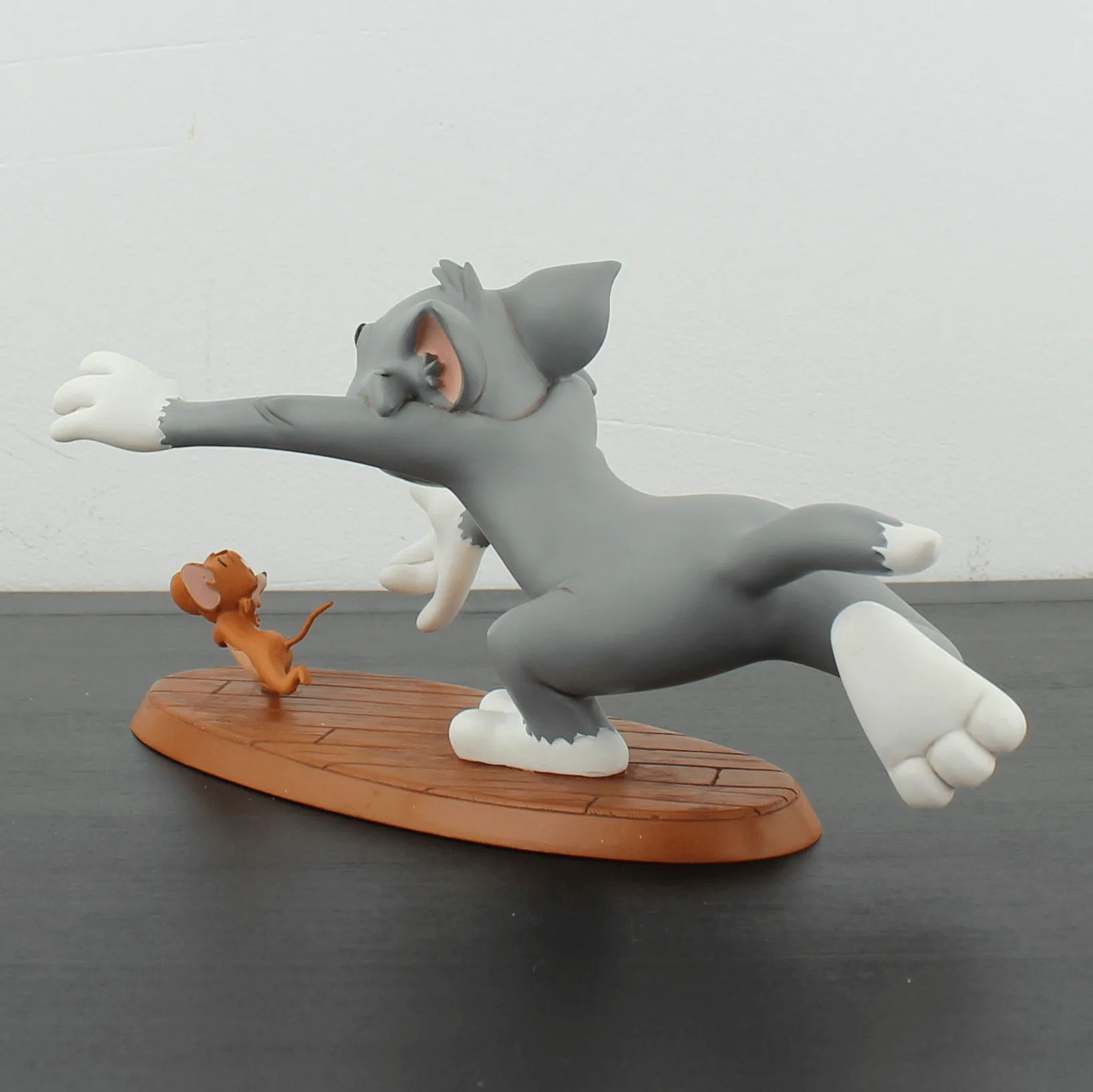Life Size Looney Tunes Tom Jerry Statue For Sale – custom retail display image 9
