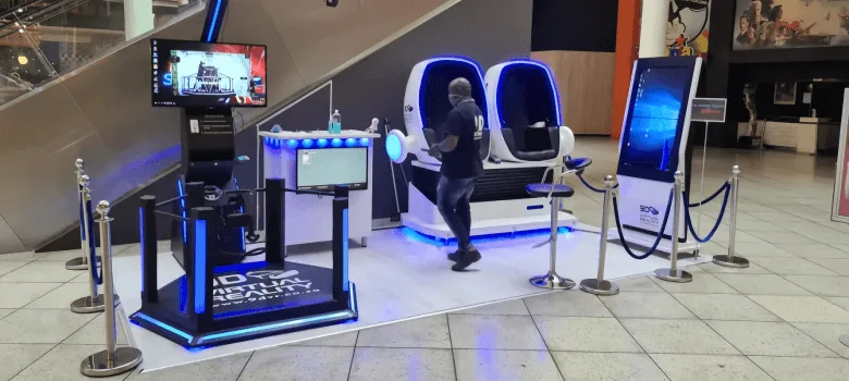 VR Kiosk – custom retail display image 2