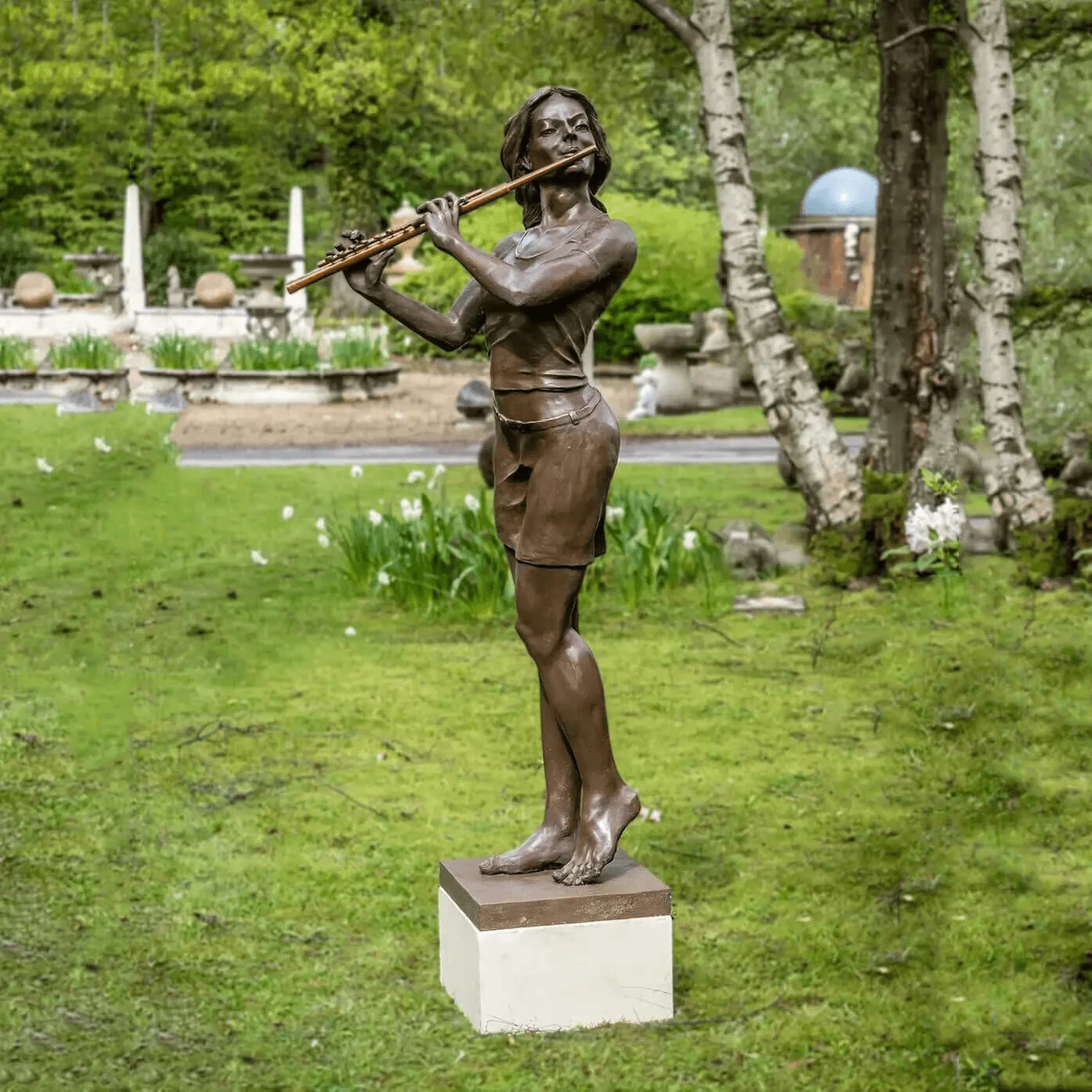 Women Bronze Statues For Sale | Large Garden – custom retail display image 4